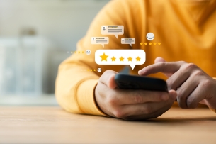 User gives a rating to service experience on online application